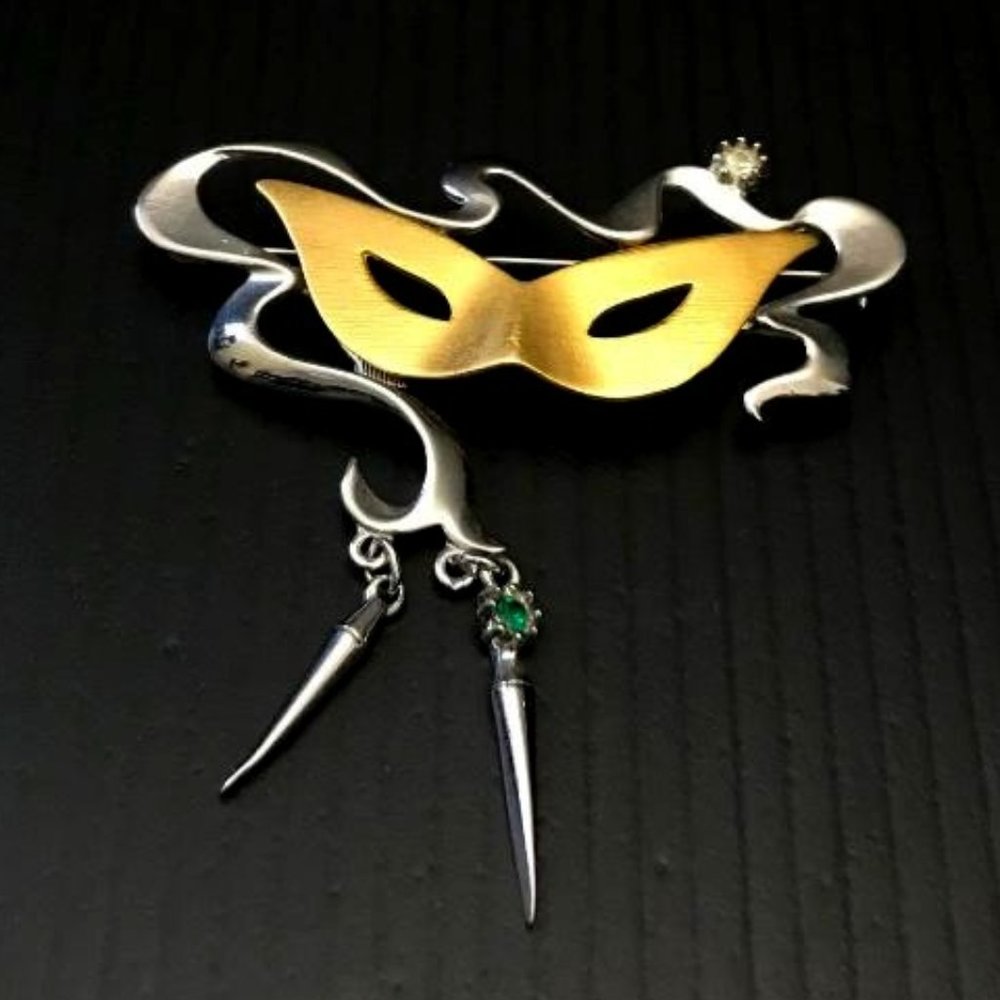 JJ Mixed Metal Mask & Ribbon Brooch